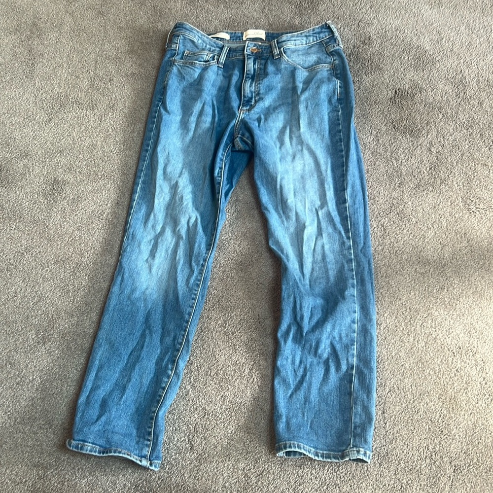 Size 8 universal threads high-rise straight jeans